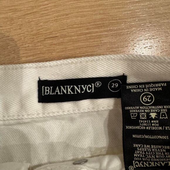 Blank NYC White Denim Shorts Distressed Frayed Hem Button Fly Size 29 - Picture 5 of 6